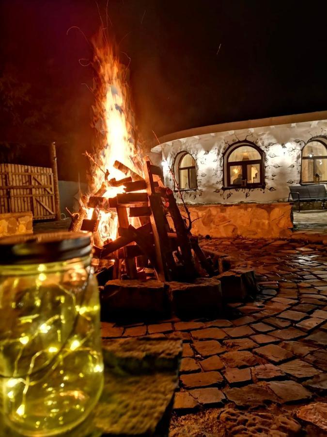 Satul Cu Flori Hotel Buzău Buitenkant foto