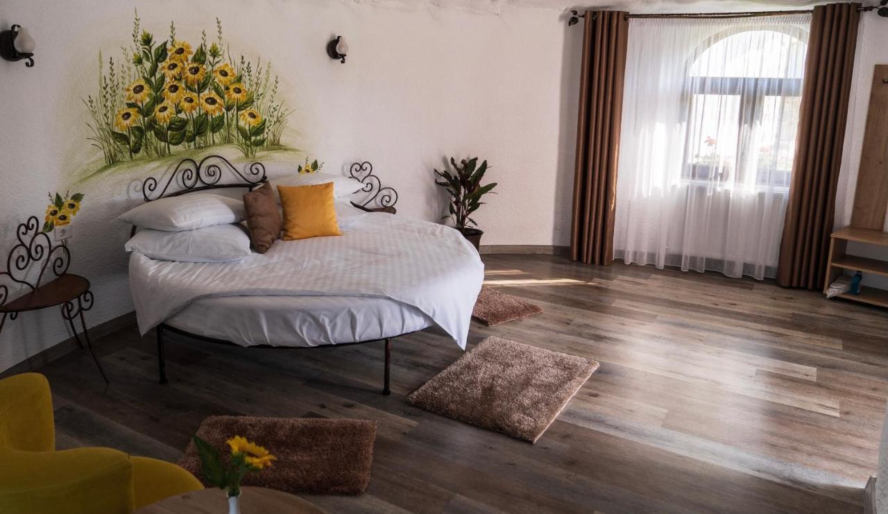 Satul Cu Flori Hotel Buzău Buitenkant foto
