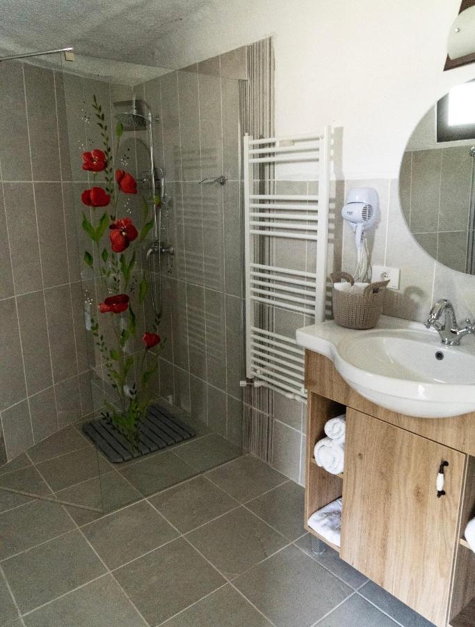 Satul Cu Flori Hotel Buzău Buitenkant foto